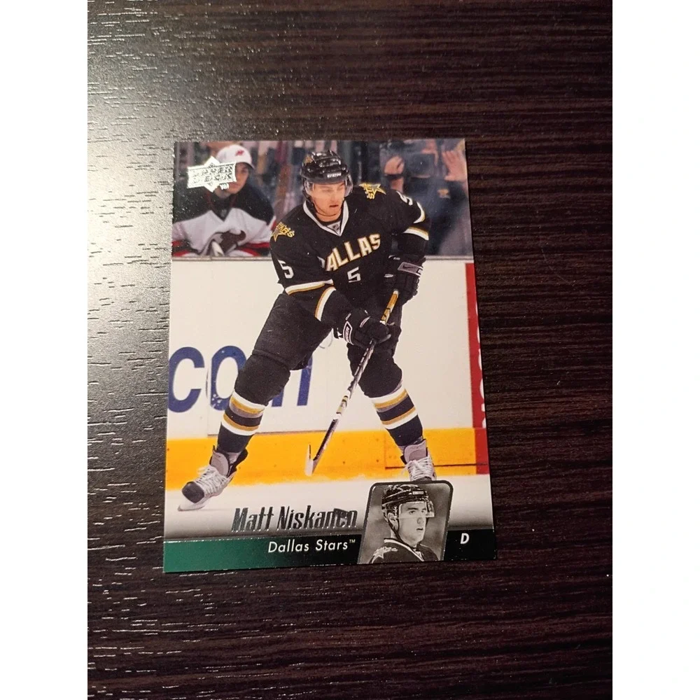 2010-2011 Upper Deck Hockey Series 1 Dallas Stars Matt Niskanen Hockey Card #135